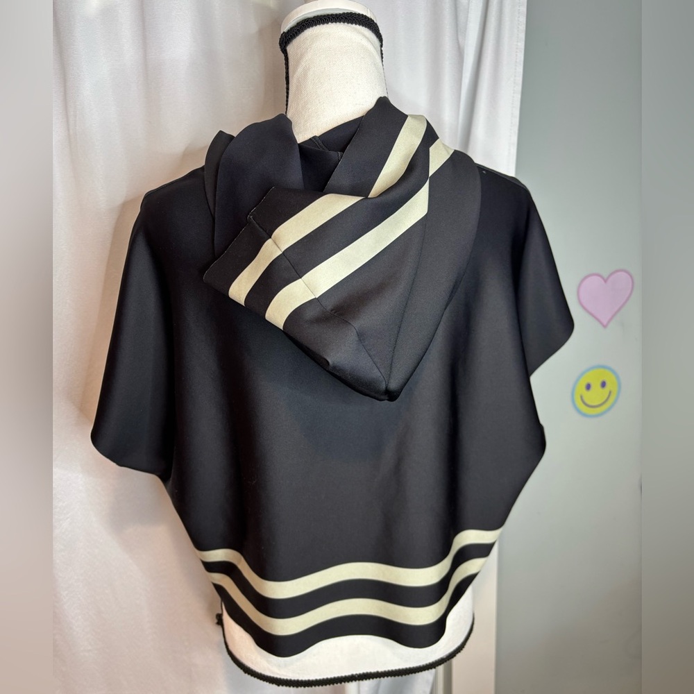 UltraCor Black hooded crop top Size Medium Roses stripes Ultra Cor - Picture 4 of 8
